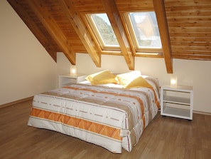 1 bedroom, blackout drapes, soundproofing, iron/ironing board - Aparthotel Nou Vielha (Vielha e Mijaran)