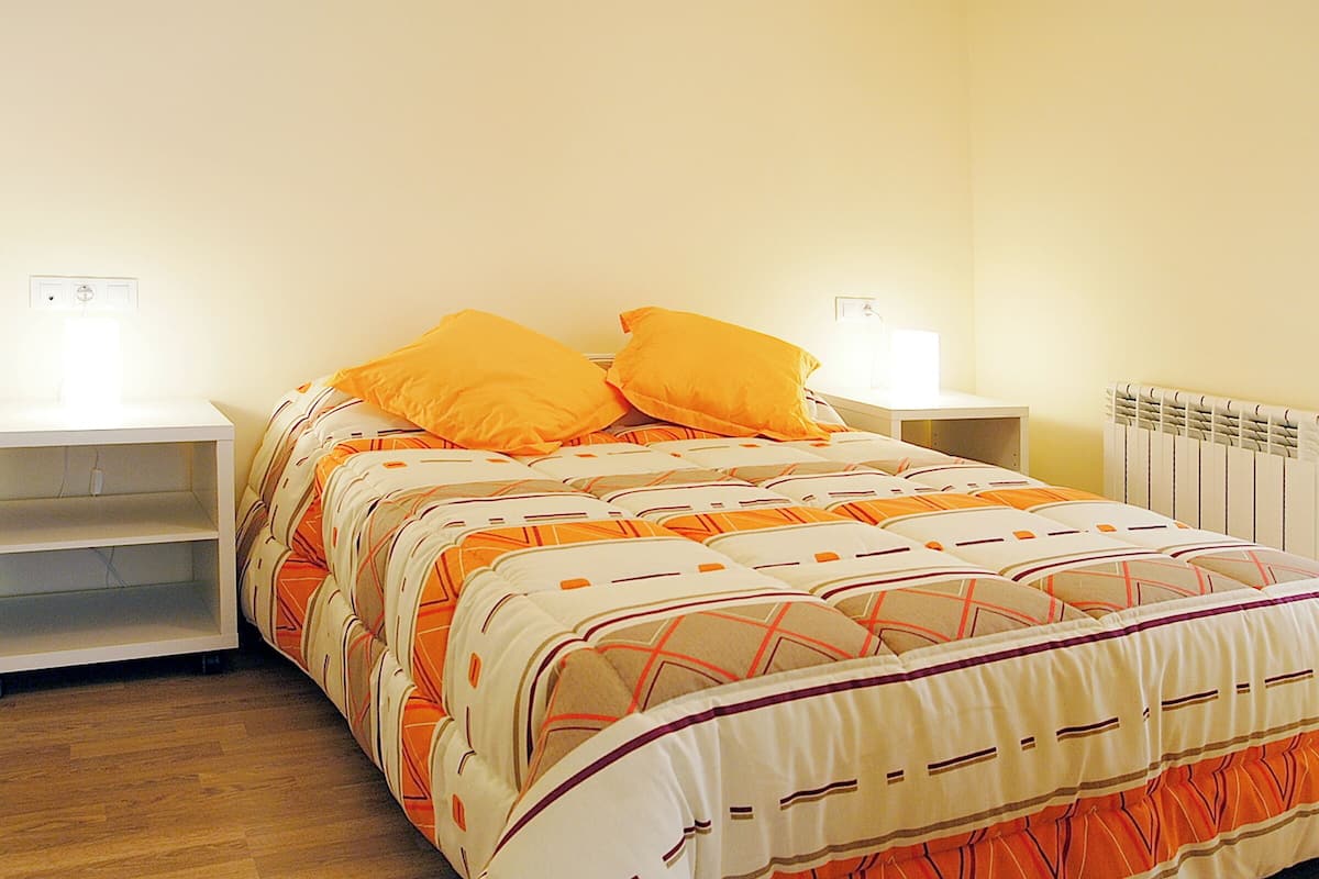 1 habitación, cortinas blackout y insonorización