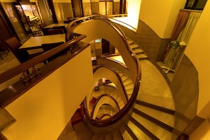 Lobby sitting area - Pão de Açúcar – Vintage Bumper Car Hotel (Porto)