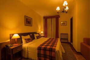 Quarto duplo | 1 quarto, frigobar, cofres nos quartos, cortinas blackout