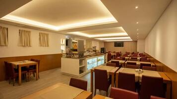 Daily continental breakfast (EUR 9 per person)