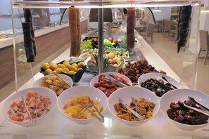 Tägliches inbegriffenes Frühstücksbuffet