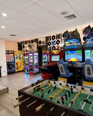 Games room - Expedition Lodge Estes Park (Estes Park)