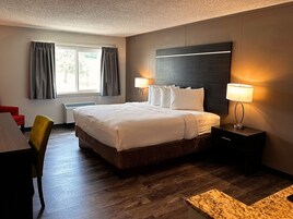 高档床上用品、羽绒被、加厚床垫、办公桌