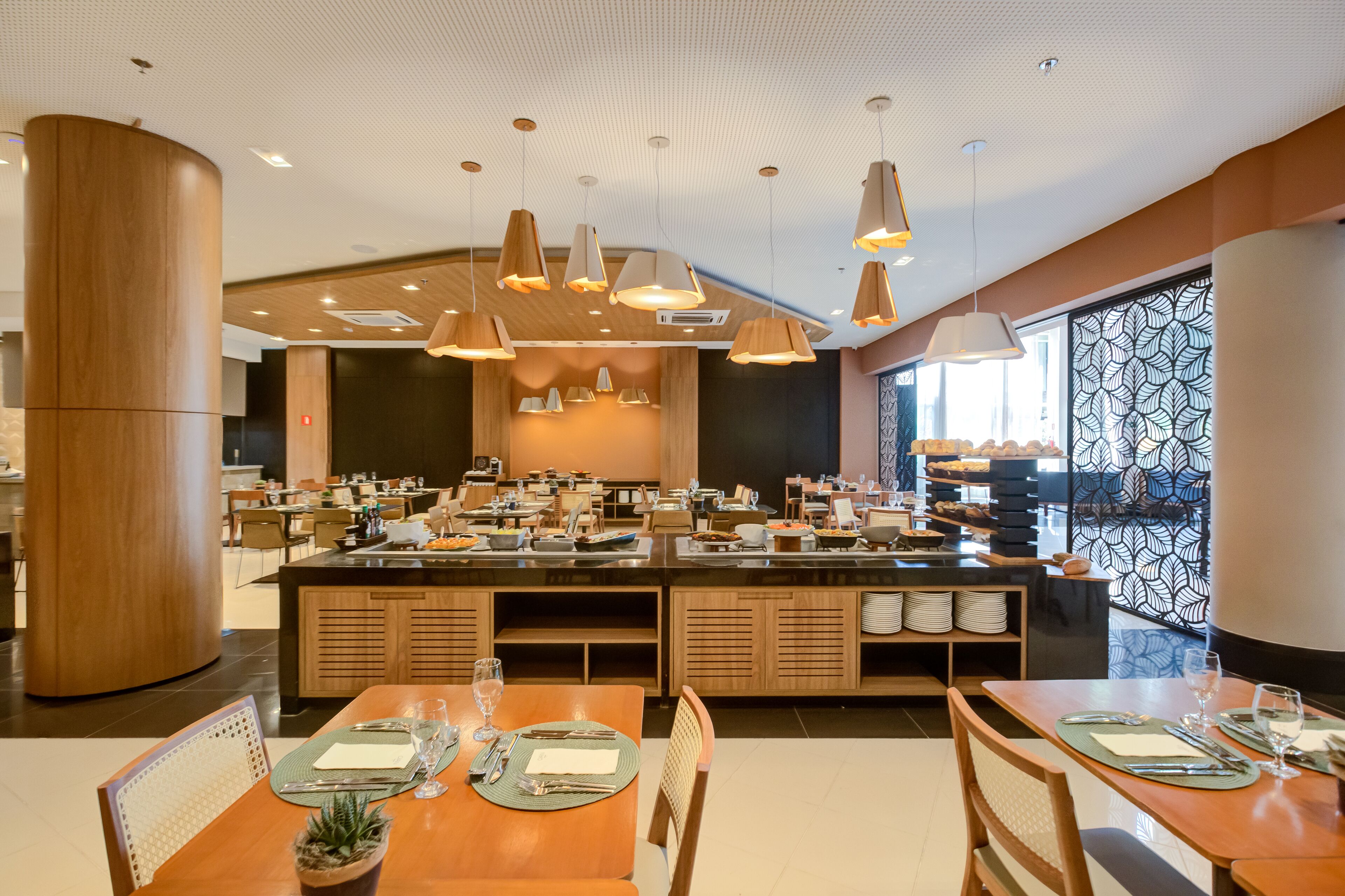 breakfast, lunch, dinner served; international cuisine