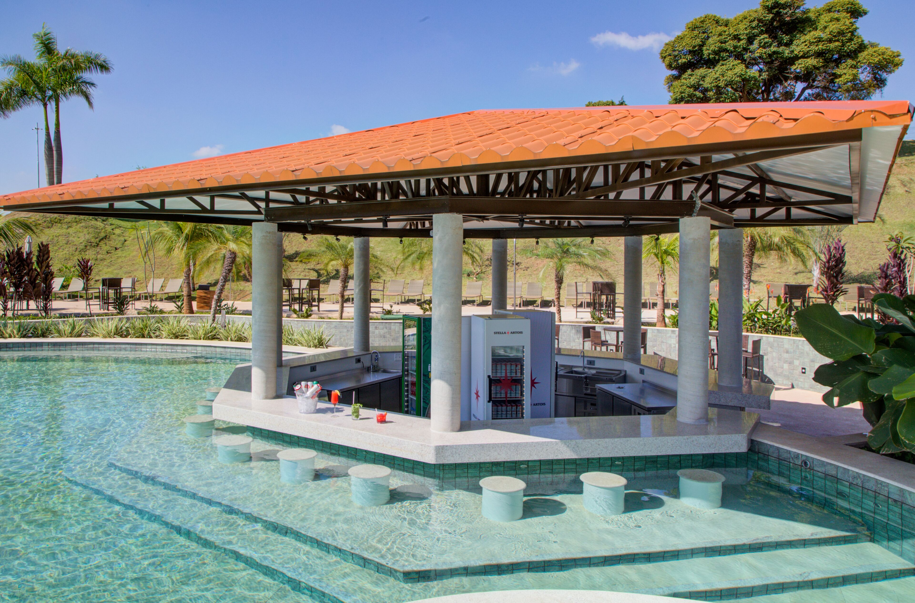 2 bares/lounges, bar molhado, bar ao lado da piscina