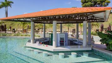 2 bars, bar en milieu de piscine, bar en bord de piscine