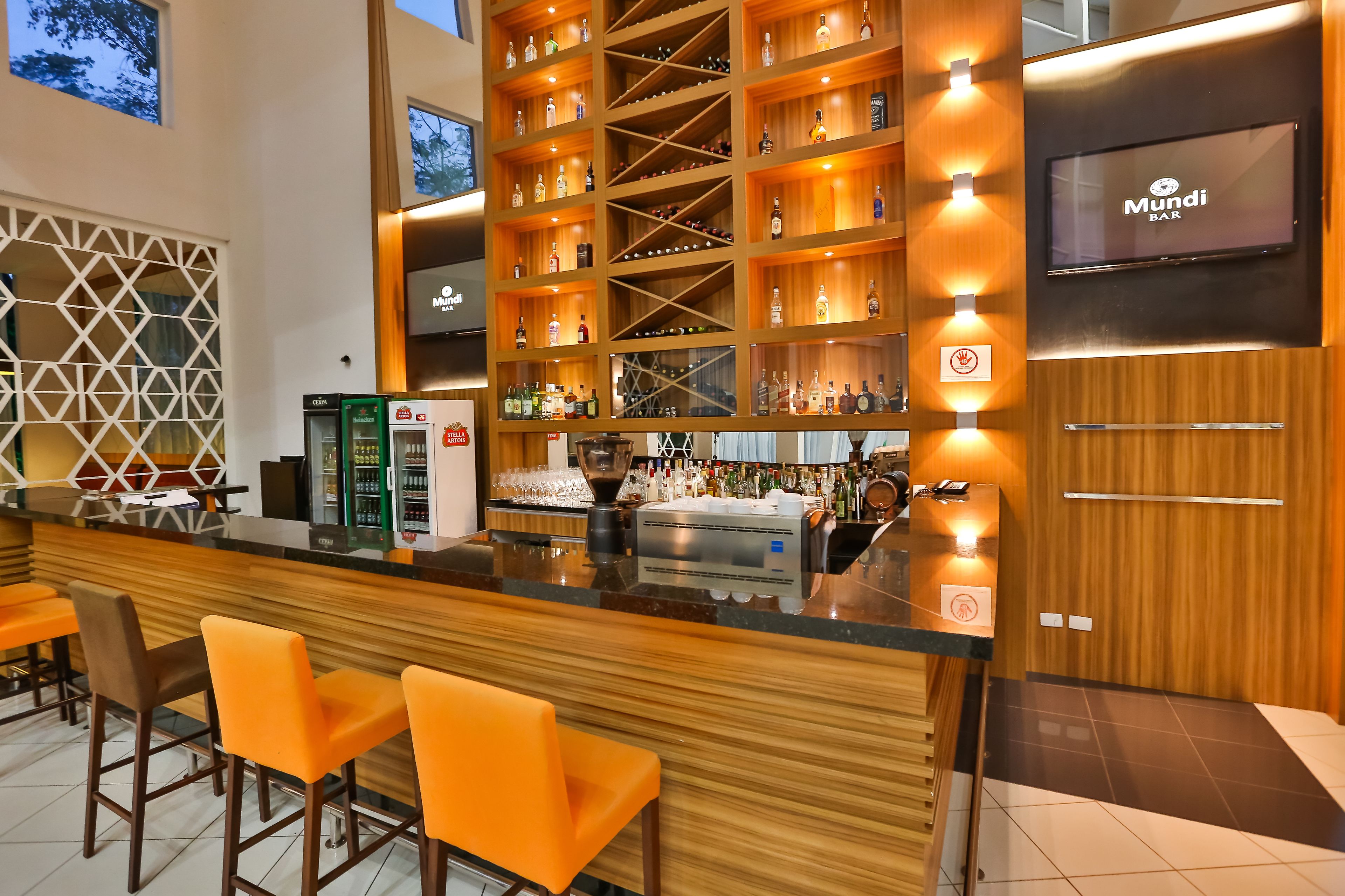 2 bars/lounges, swim-up bar, poolside bar