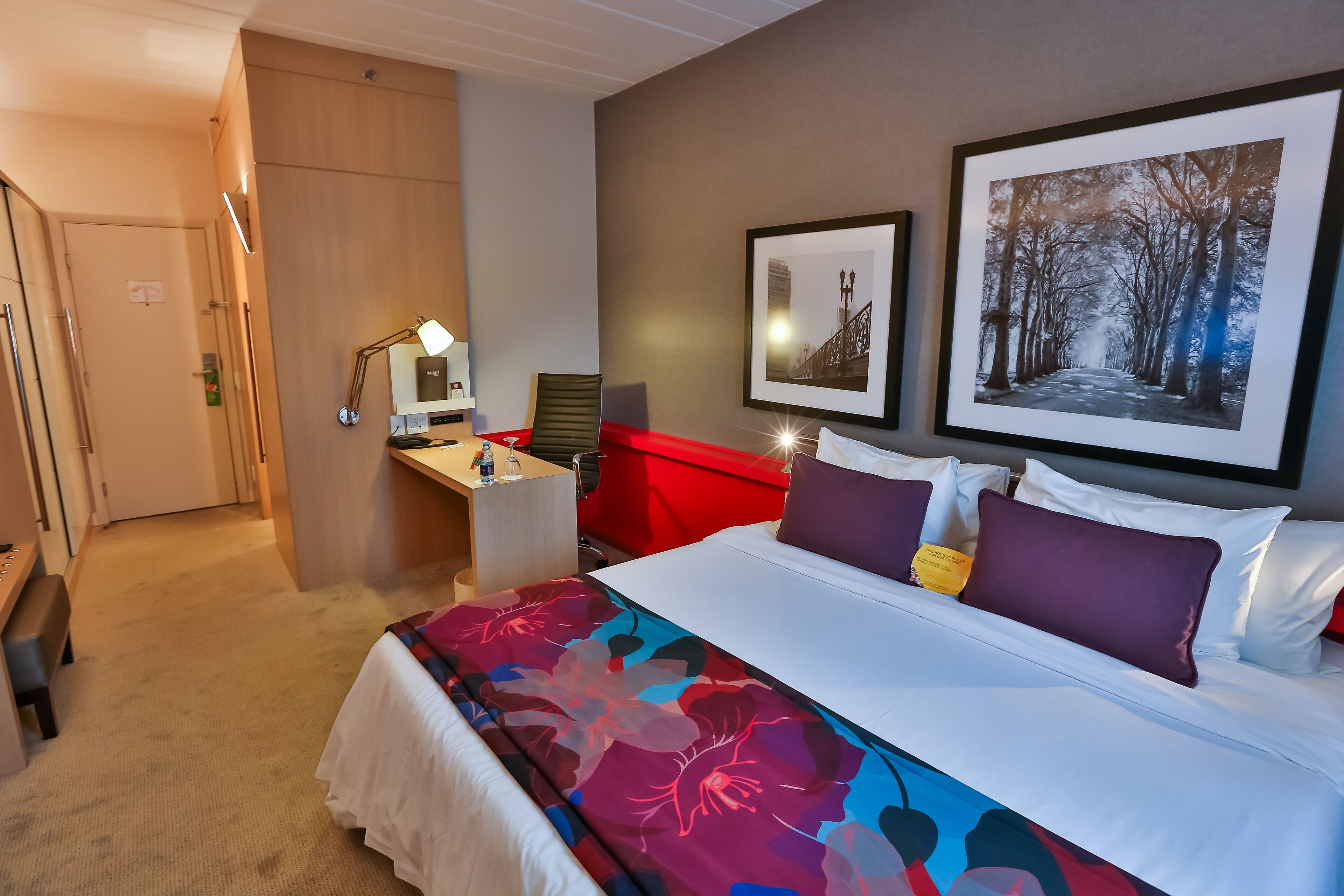 executive double room | minibar, in-room safe, desk, soundproofing