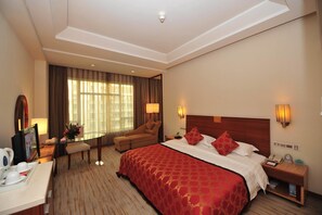 豪華客房, 1 張特大雙人床, 非吸煙房 | 迷你吧、客房內保險箱、書桌、折疊床/加床