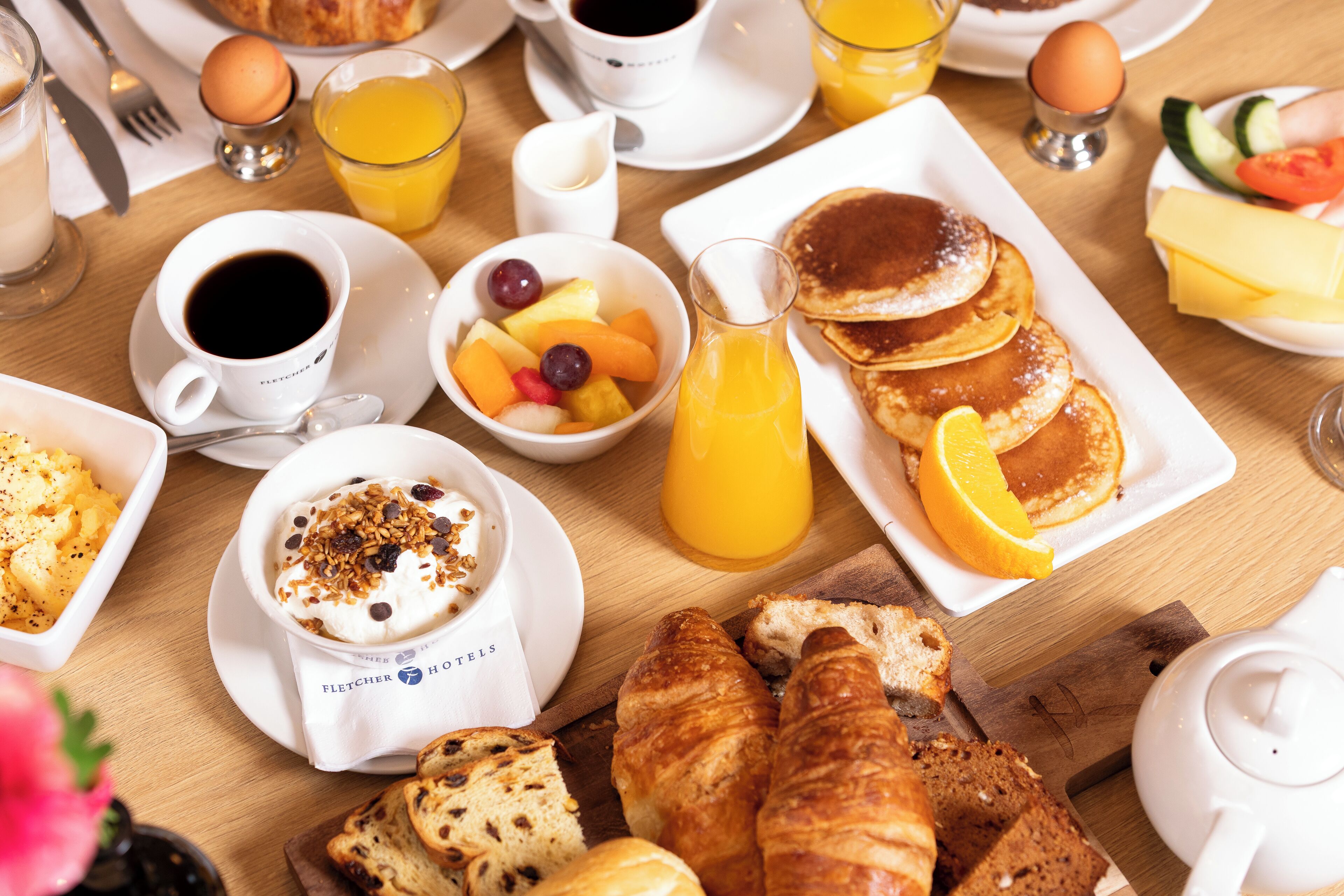 فطور كامل يوميًا بتكلفة قدرها (17.50 EUR للشخص)