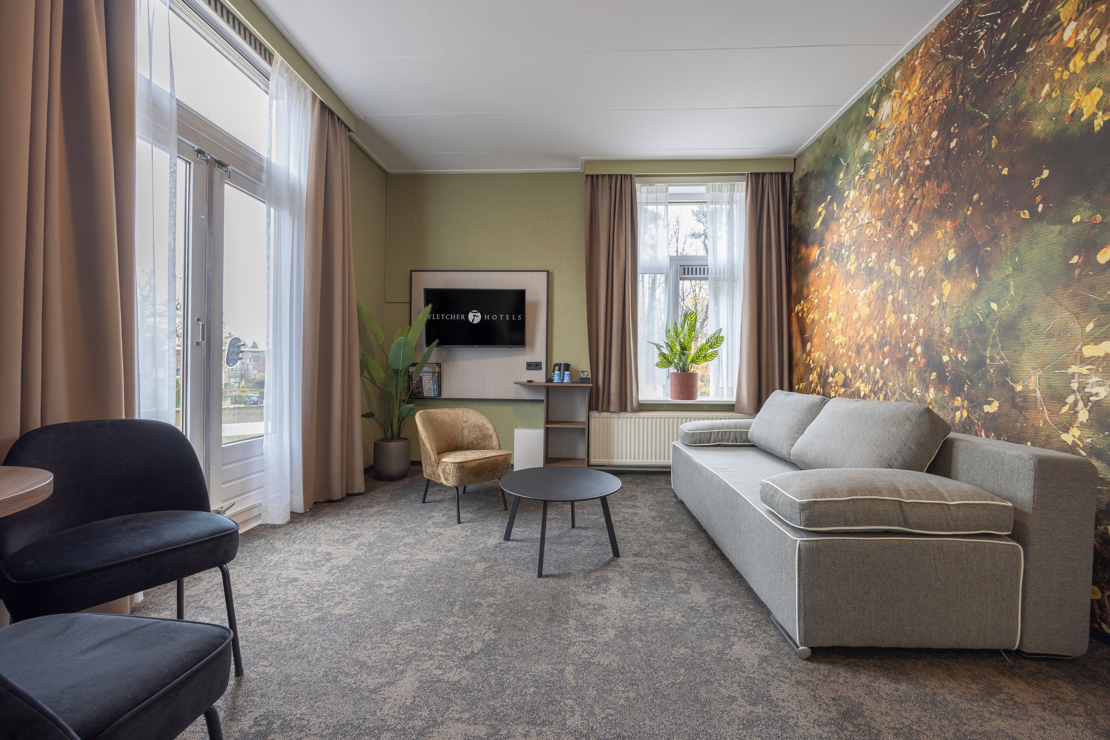 Suite | Living area | TV, pay movies