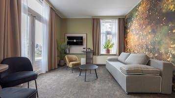 Suite | Living area | TV, pay movies