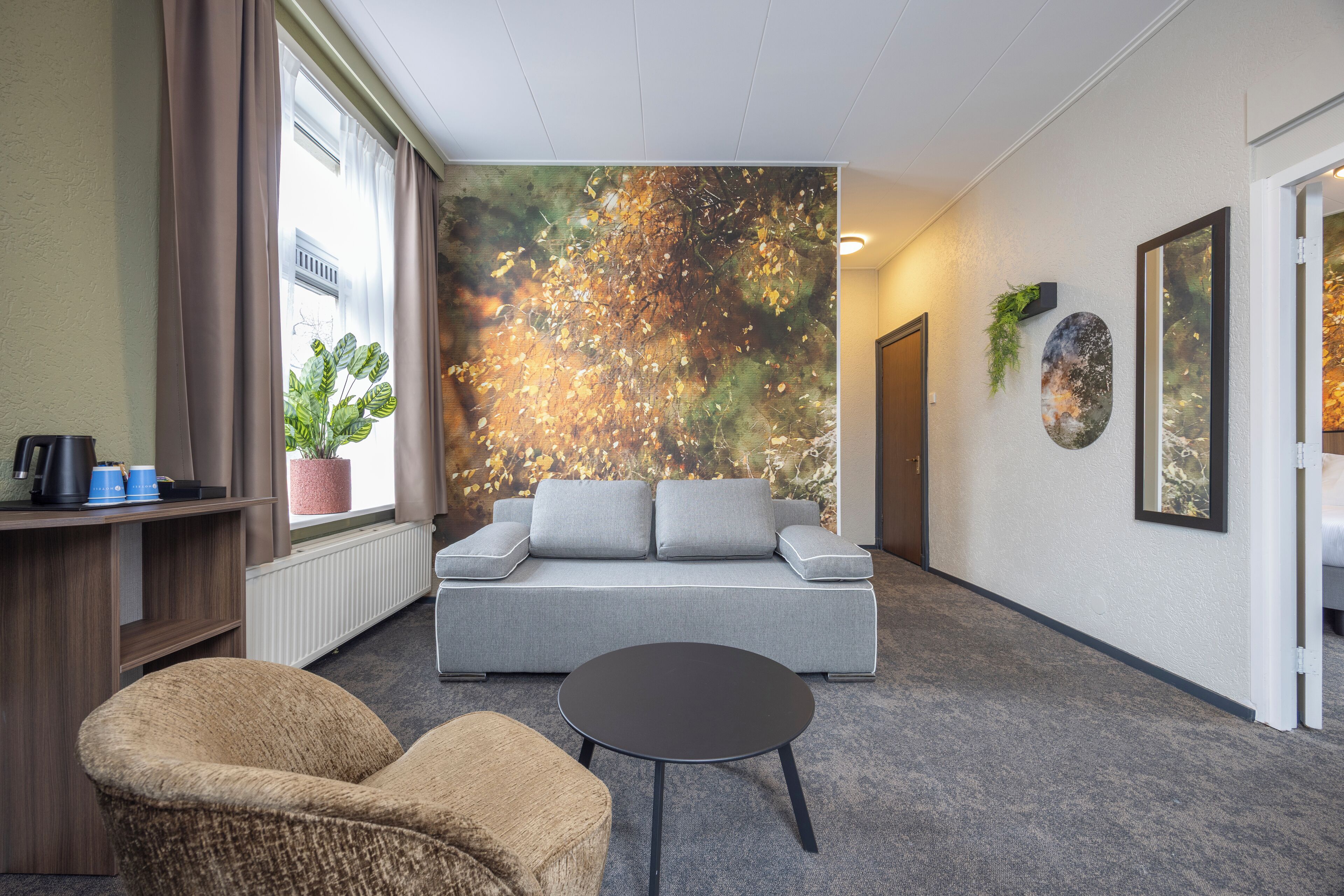 Suite | Living area | TV, pay movies