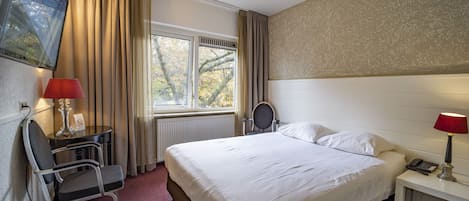 Double Room (small) | Down comforters, desk, cribs/infant beds, free WiFi