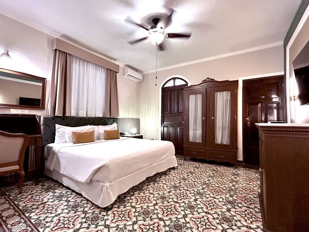 Ropa de cama de alta calidad y minibar 
