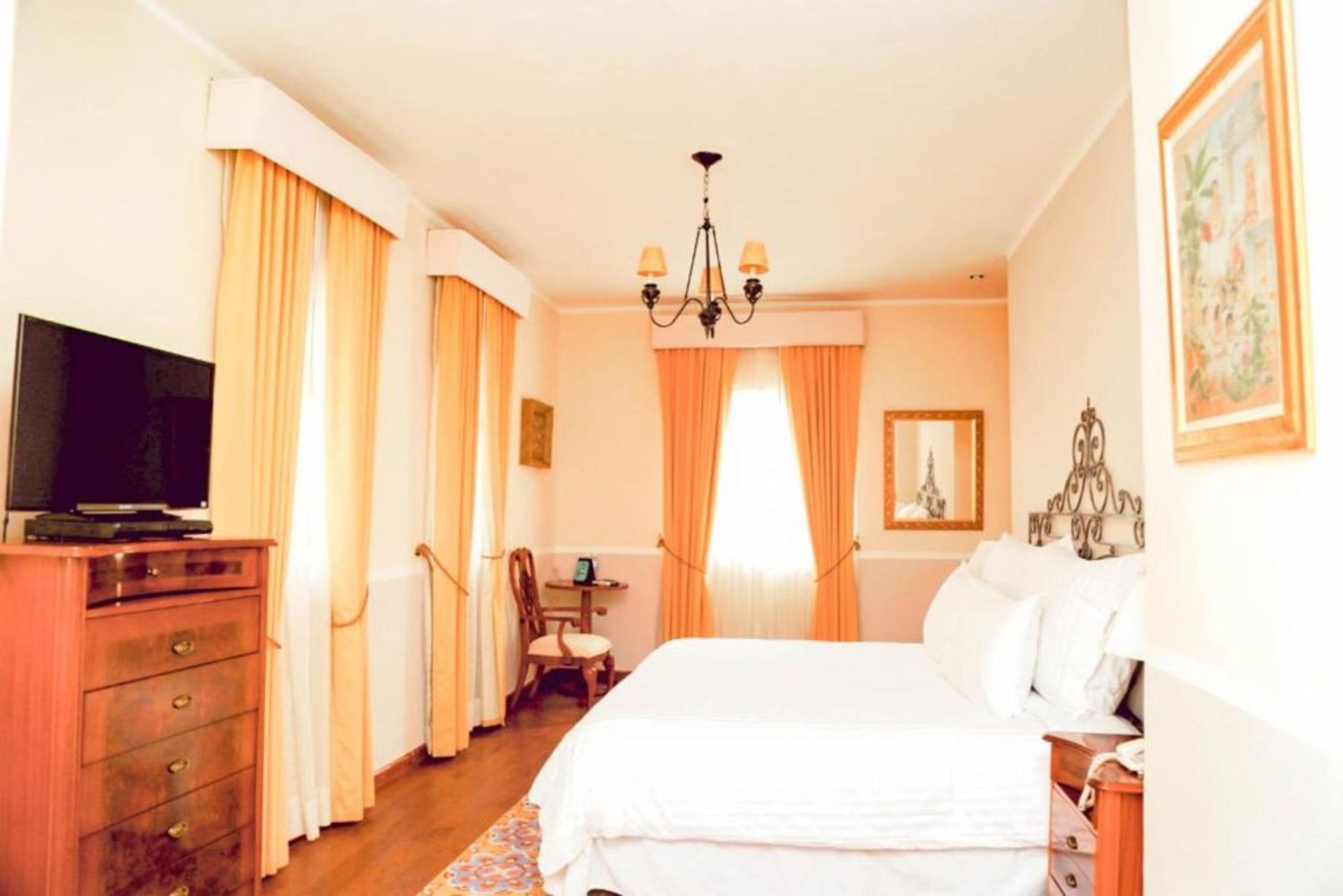 Ropa de cama de alta calidad, minibar, caja fuerte