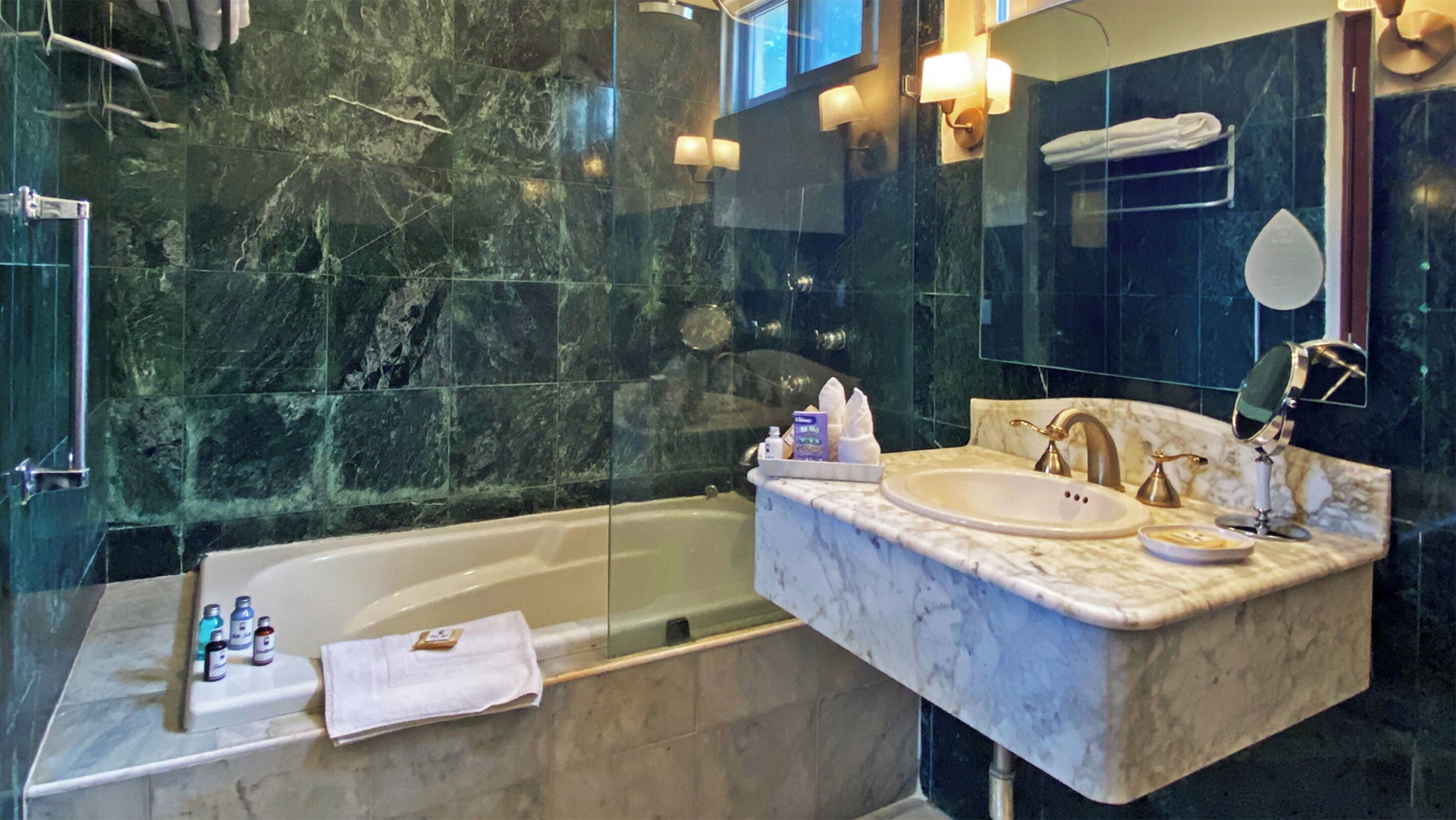 superior room, 1 bedroom | bathroom | hair dryer, towels, soap, shampoo