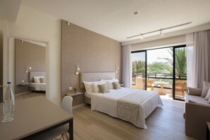 Familiesuite, 2 soverom (Inland View) | Minibar, safe på rommet, skrivebord for bærbar PC og blendingsgardiner