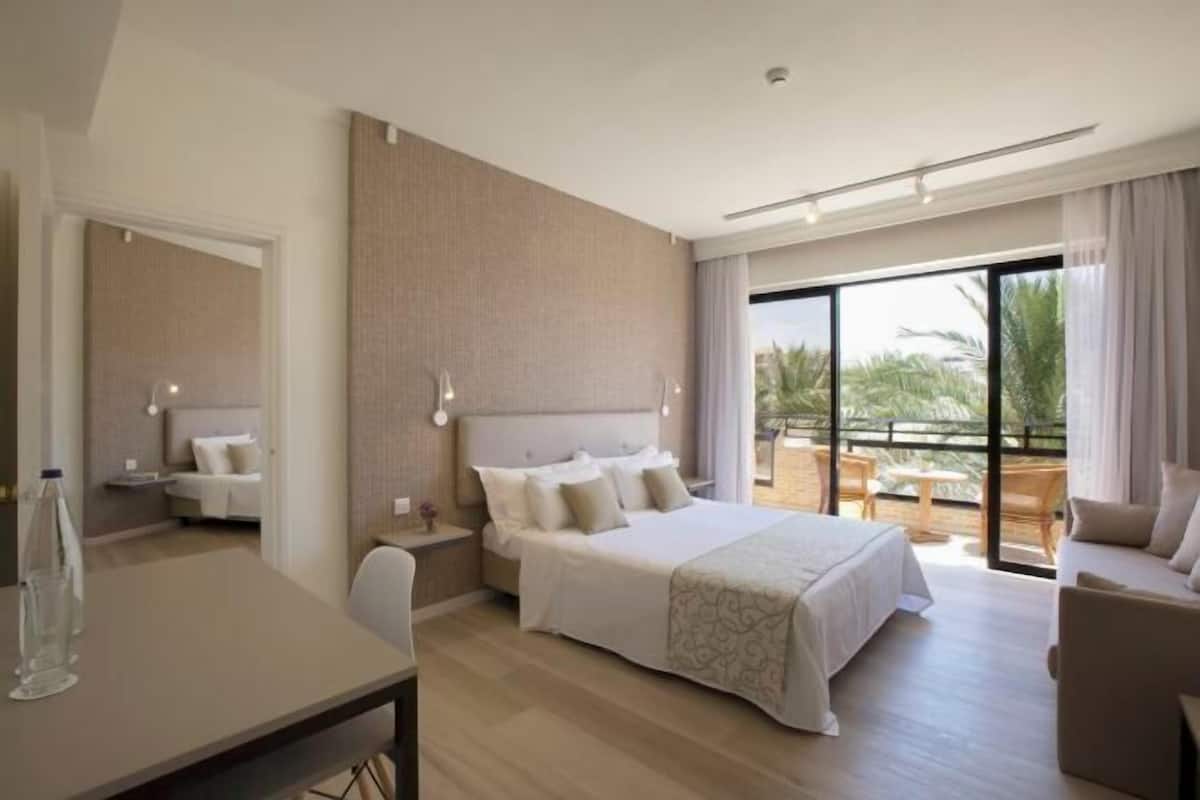 1 Schlafzimmer, Minibar, Zimmersafe, laptopgeeigneter Arbeitsplatz