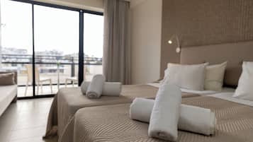 Standard Room, City View | 1 bedroom, minibar, in-room safe, laptop workspace