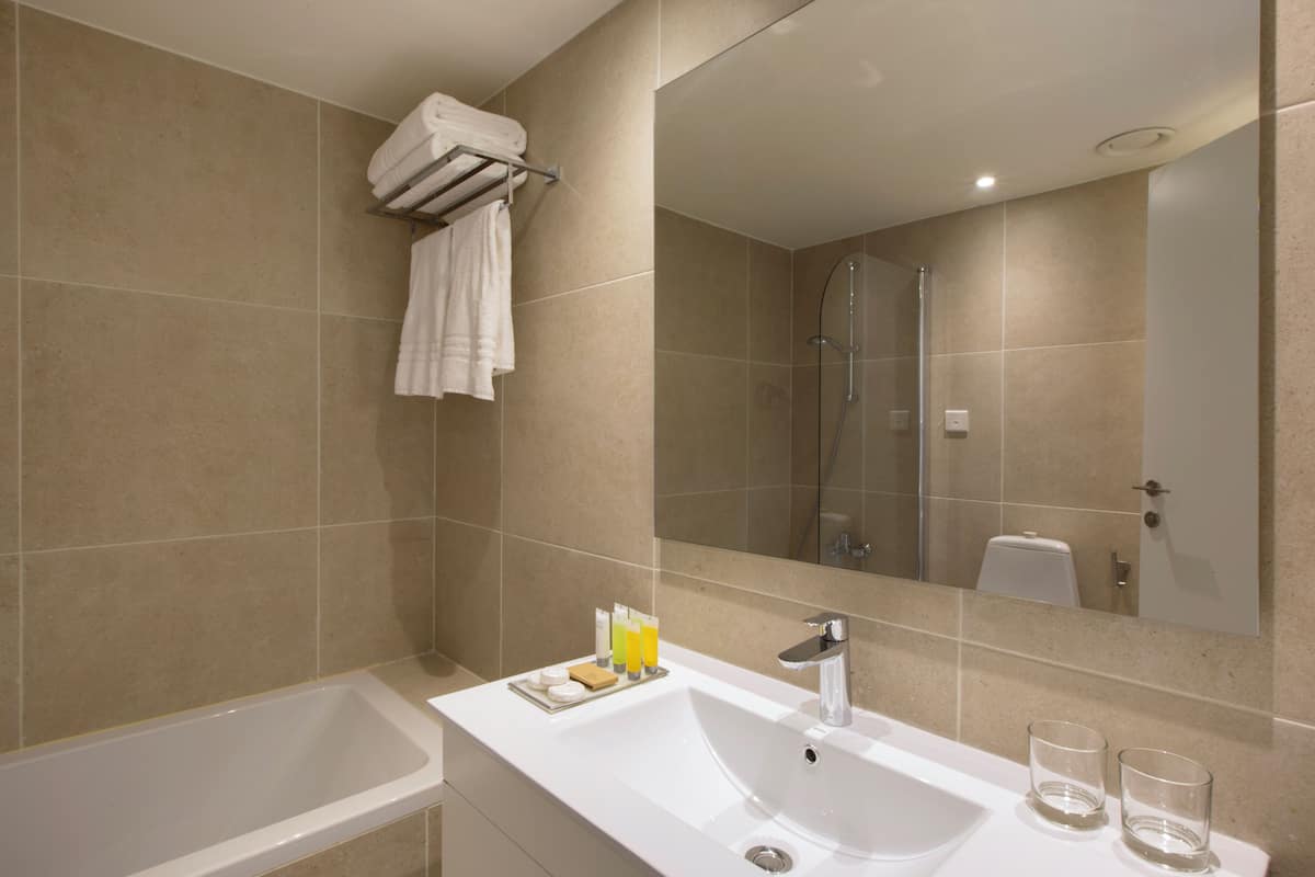 1 bedroom, minibar, in-room safe, laptop workspace