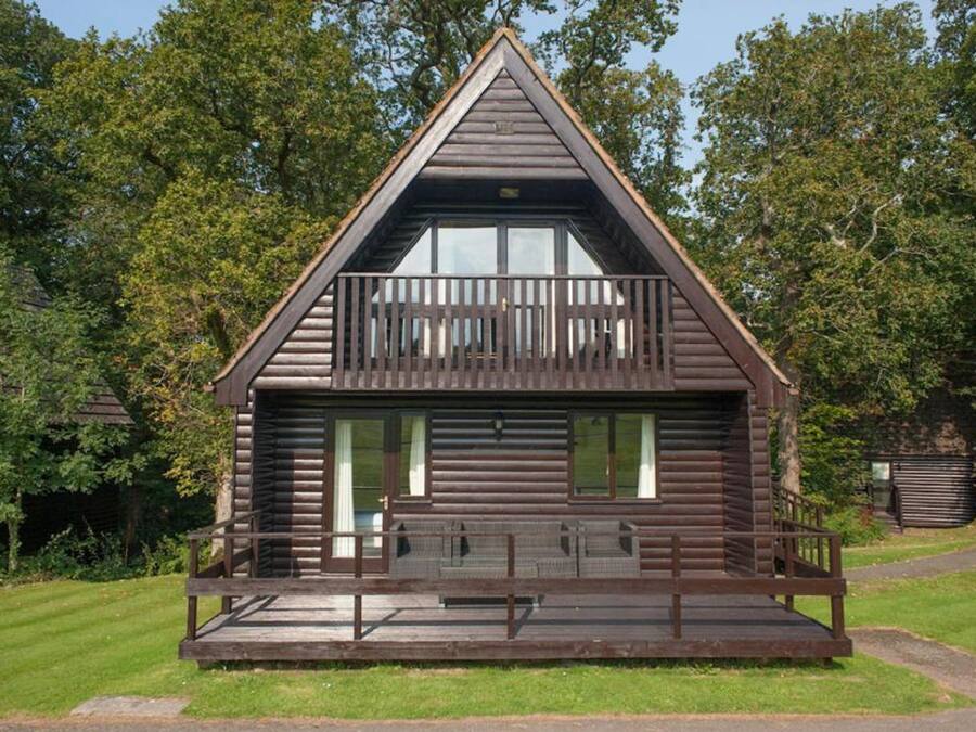 Swiss Style Lodge | Hypo-allergenic bedding, iron/ironing board, free WiFi, bed sheets