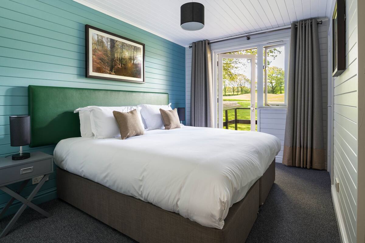 swiss style lodge | 1 bedroom, hypo-allergenic bedding, iron/ironing board, free wifi