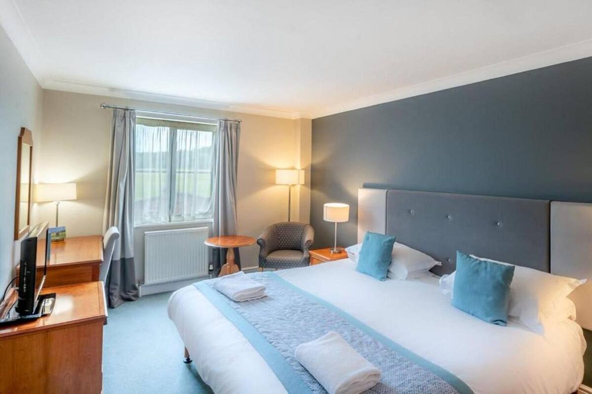 Hypo-allergenic bedding, memory-foam beds, iron/ironing board, free WiFi