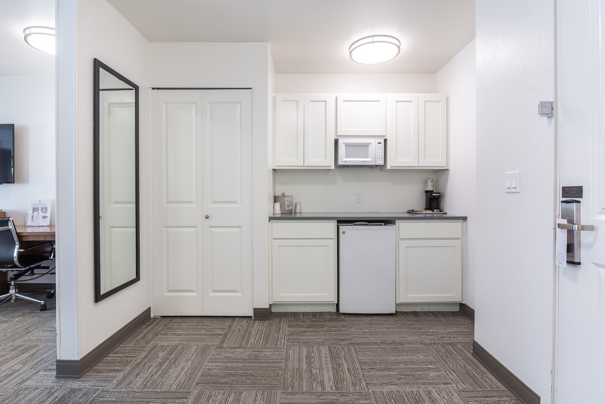 standard double room | in-room dining