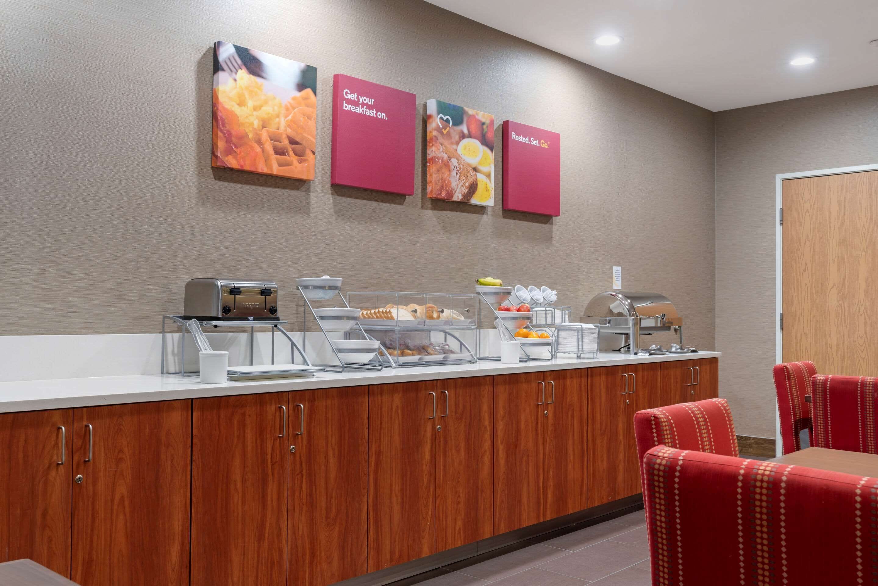 free buffet breakfast