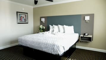 Standard Room, 1 King Bed | Room amenity