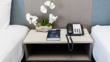 標準客房, 2 張加大雙人床, 海景 | 高級寢具、書桌、遮光布/窗簾、熨斗/熨衣板