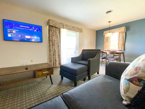 The Central Downtown Inn & Suites