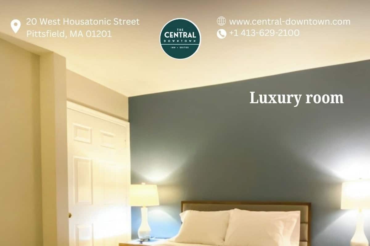 Deluxe King Corner Suite- NO PETS ALLOWED | Individually furnished, iron/ironing board, cribs/infant beds