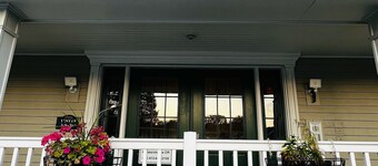 The Central Downtown Inn & Suites