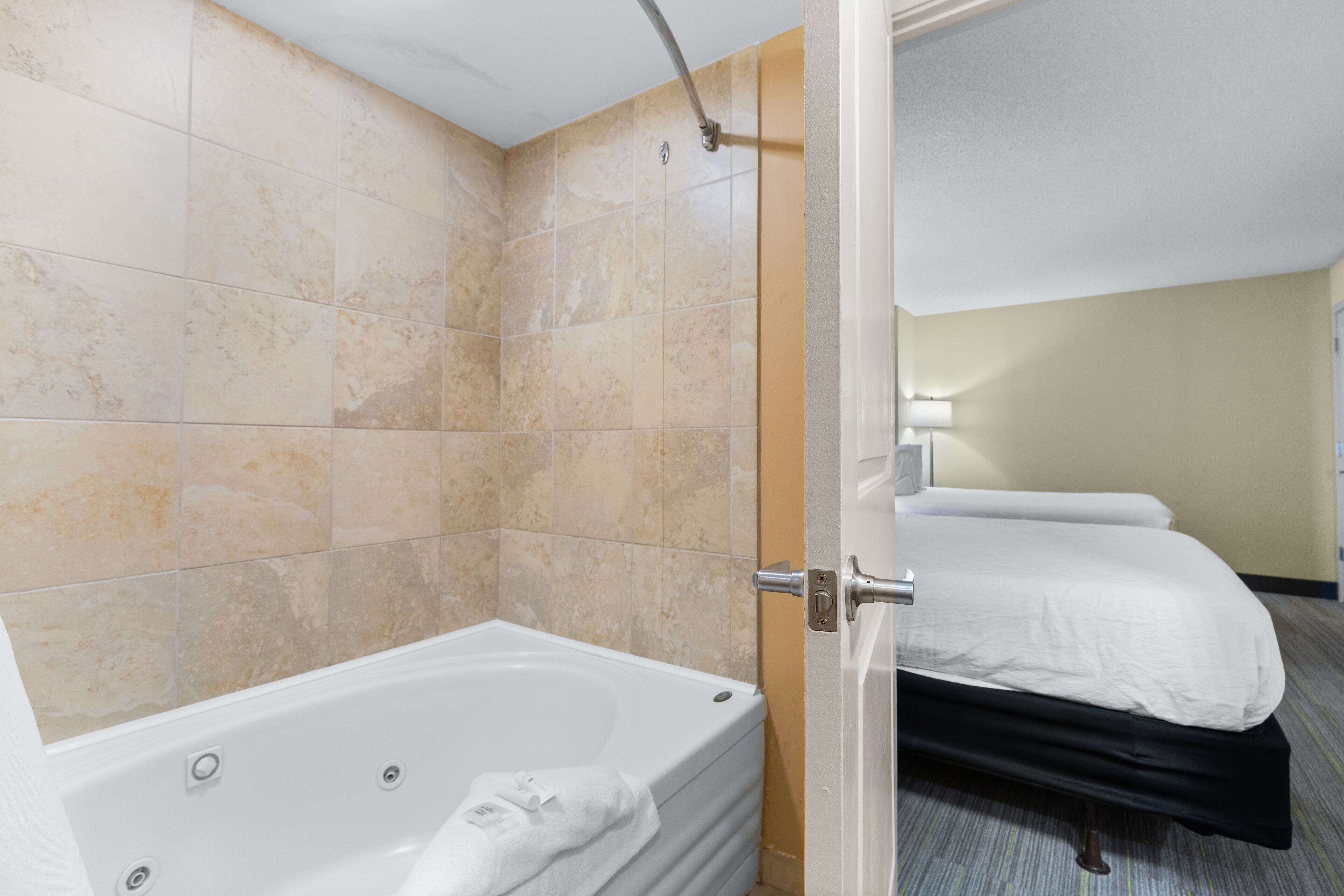 standard condo, 2 bedrooms, oceanfront | jetted bathtub