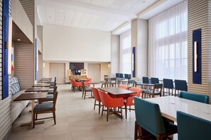 Colazione a buffet inclusa, servita tutte le mattine 
