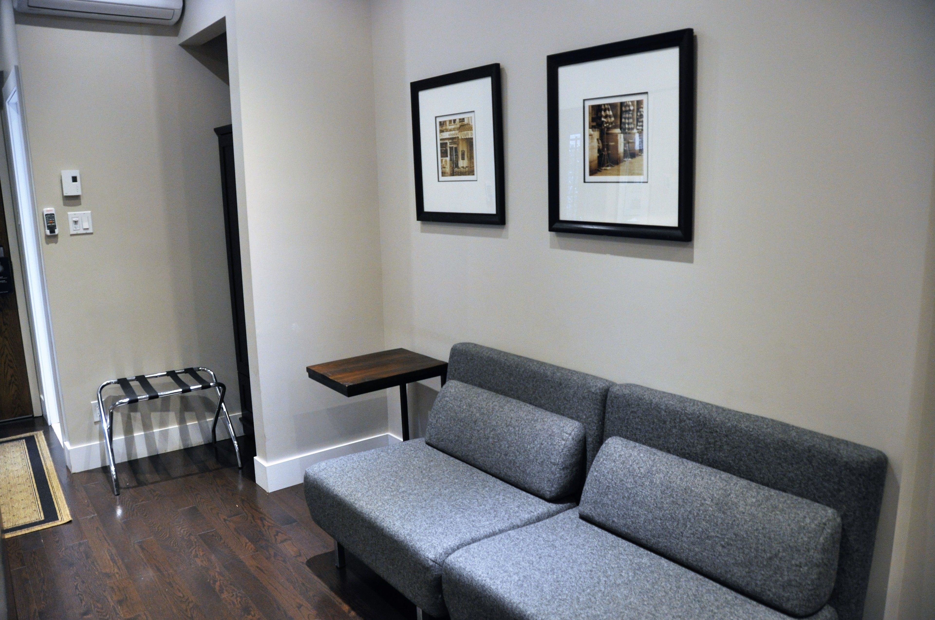 deluxe room | living area | flat-screen tv, dvd player