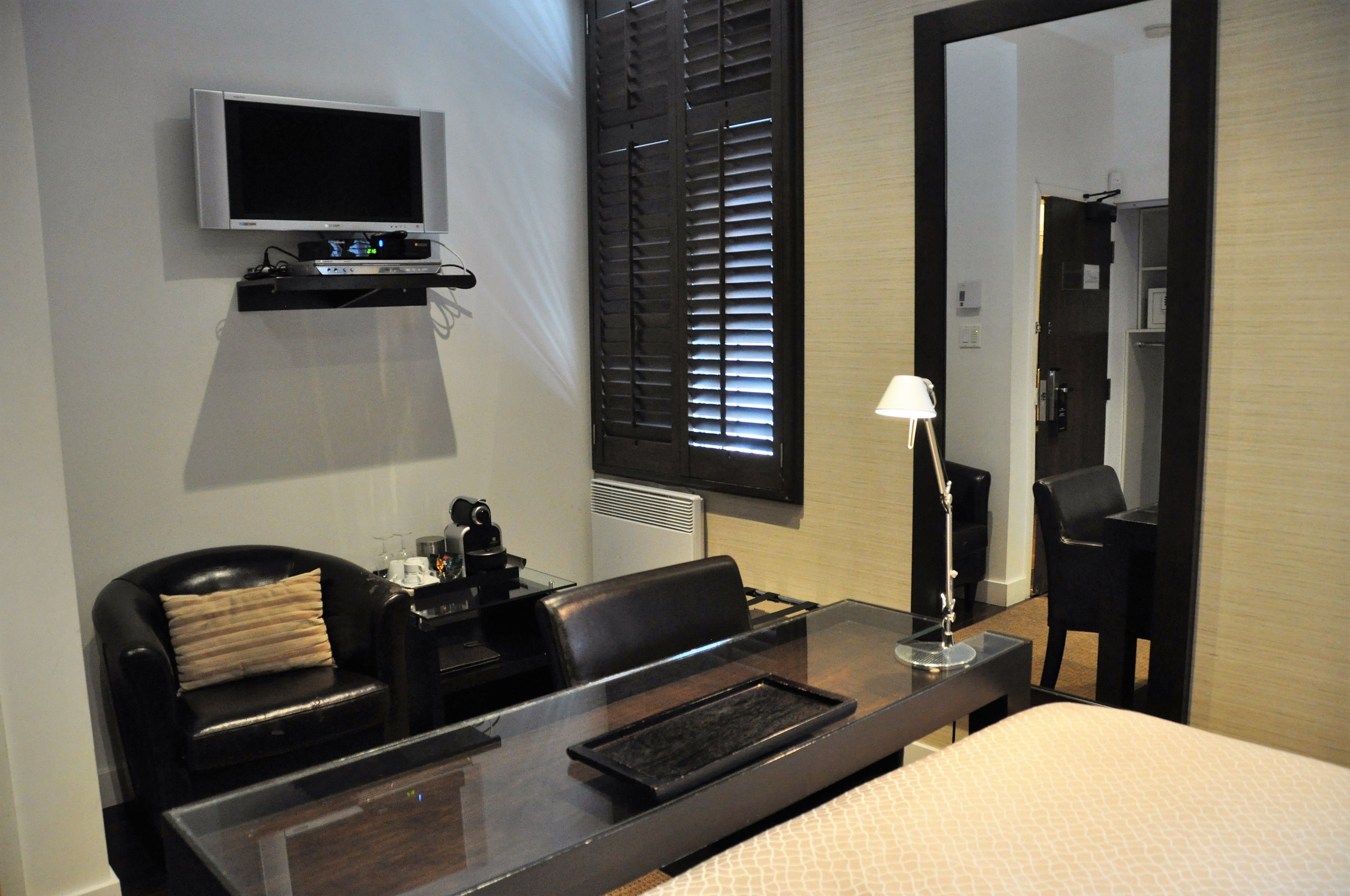 deluxe room | down duvets, in-room safe, desk, soundproofing