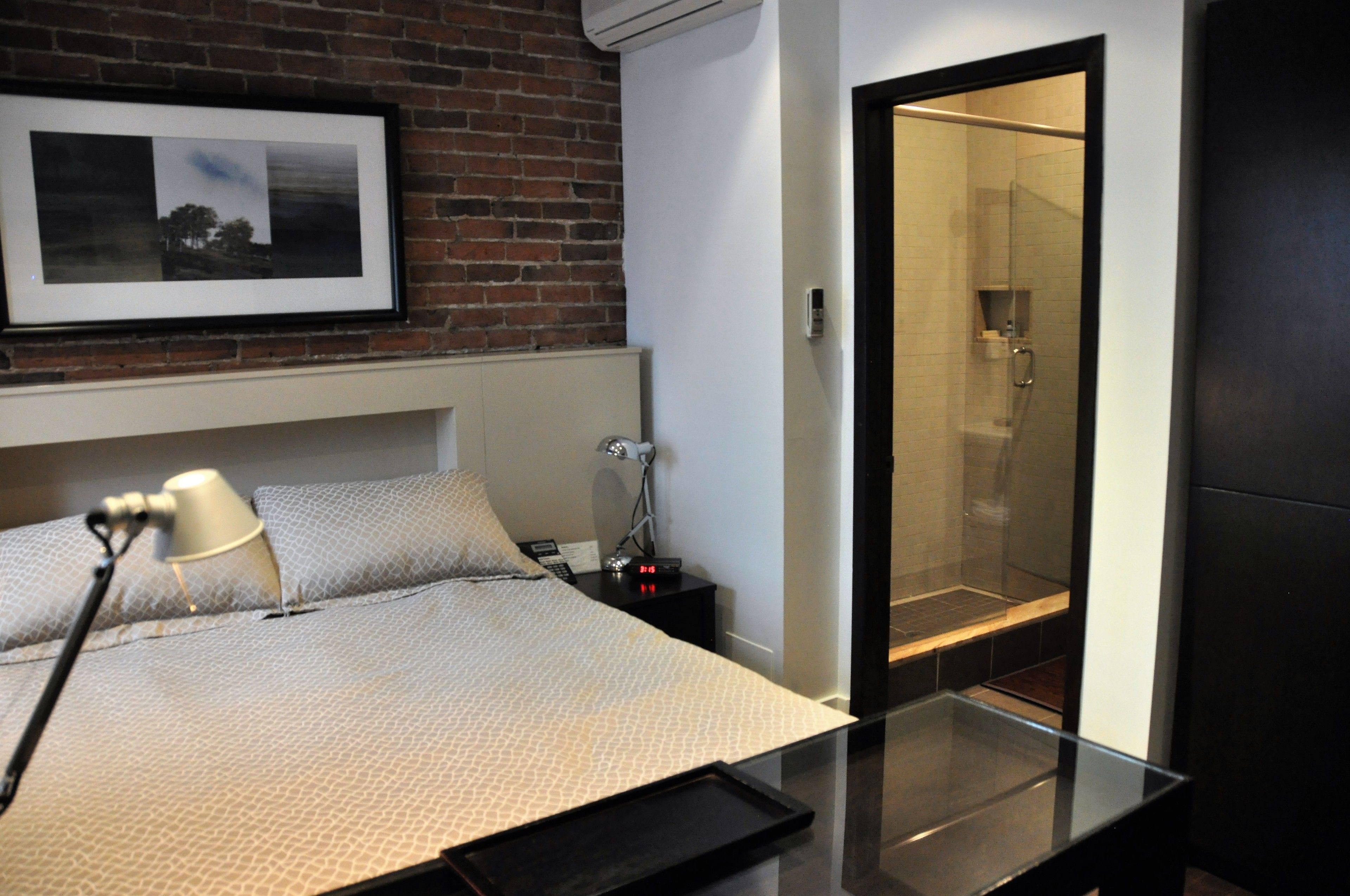 deluxe room | down duvets, in-room safe, desk, soundproofing