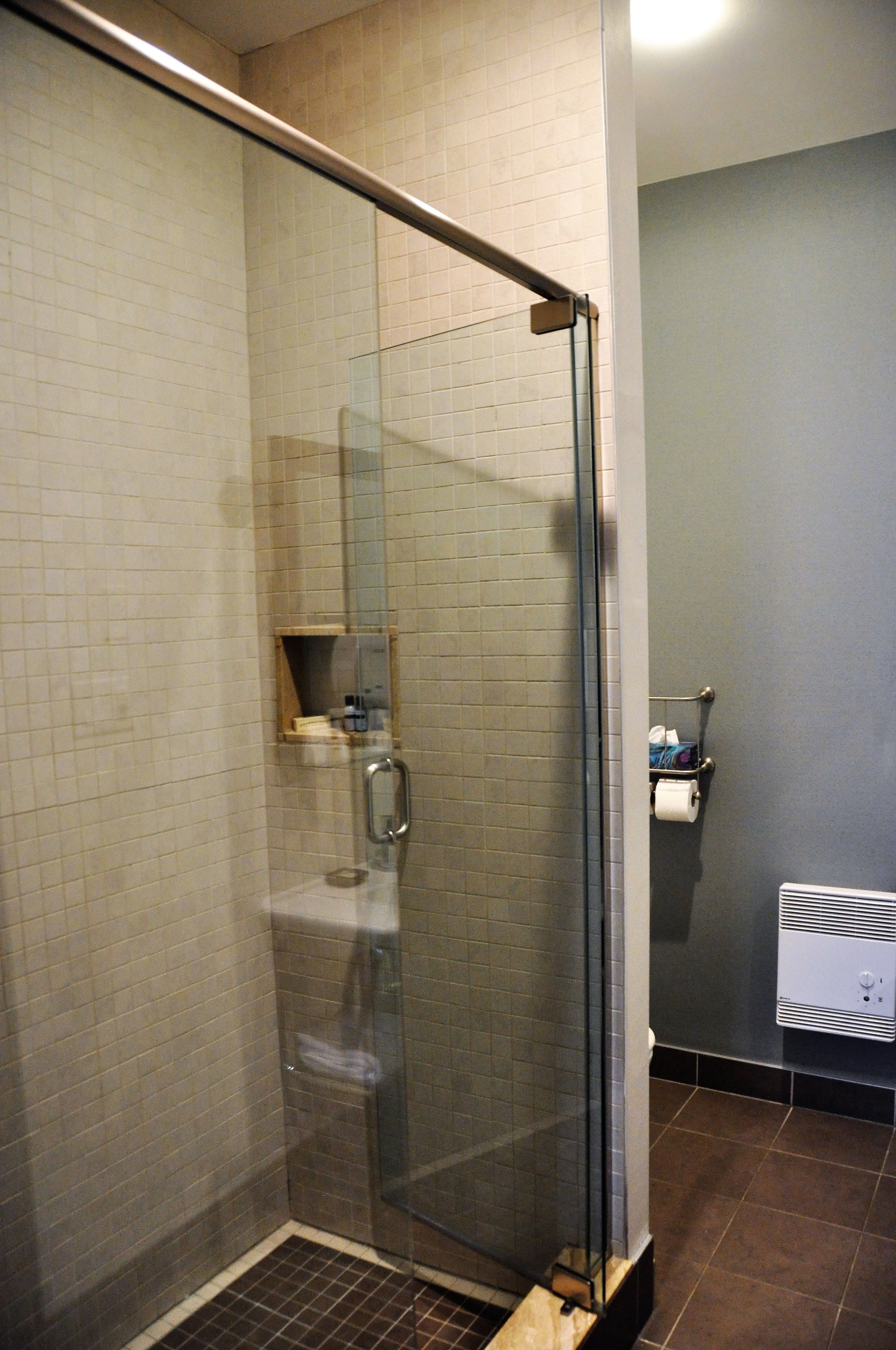 deluxe room | bathroom | shower, rainfall showerhead, free toiletries, hair dryer