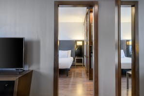 Hochwertige Bettwaren, Minibar, Zimmersafe, Schreibtisch