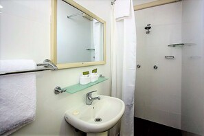 Standard Room, 1 Queen Bed, Non Smoking (Walk-in Shower) | Bathroom | Shower, free toiletries, hair dryer, towels