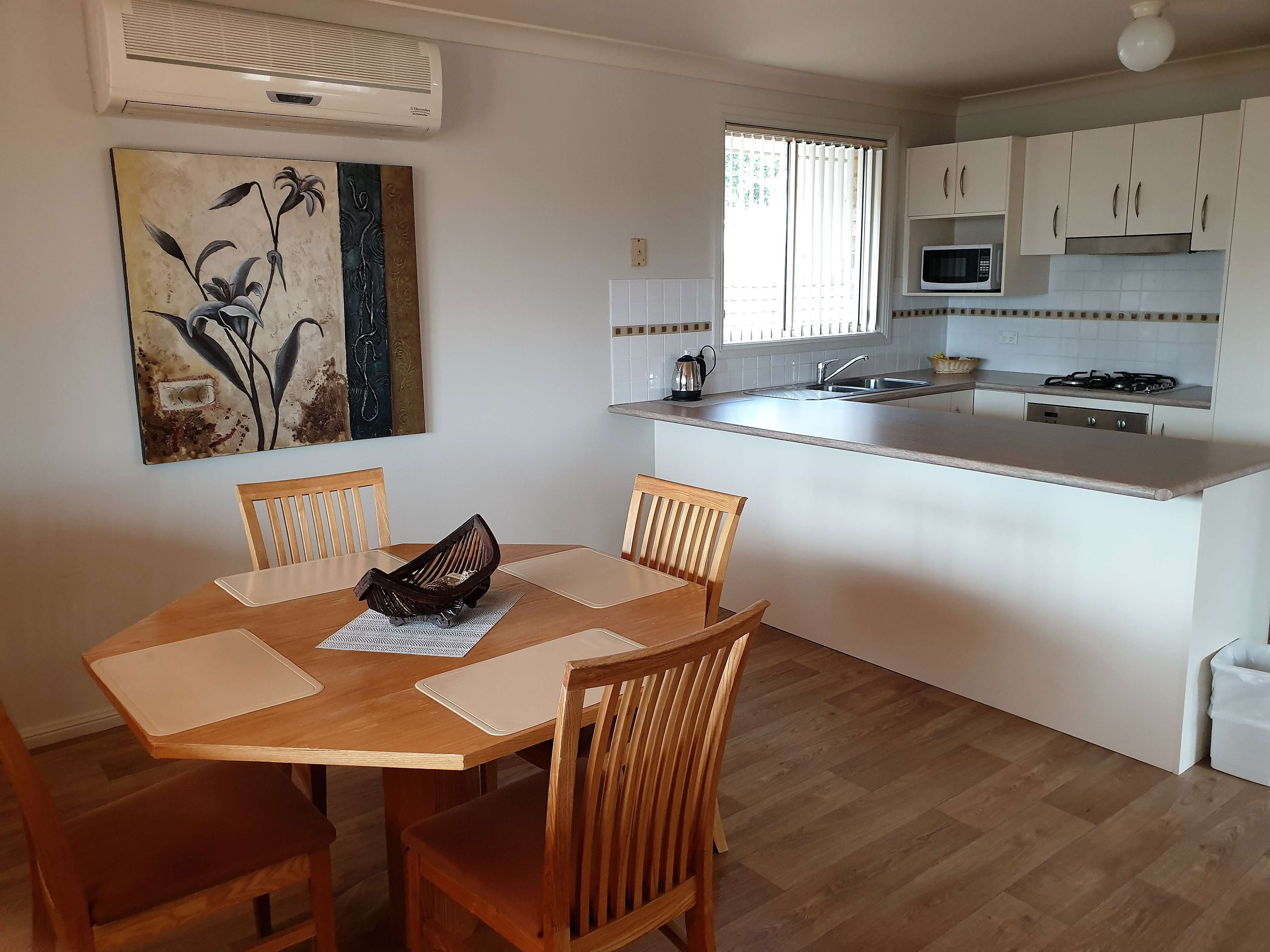 standard villa, multiple beds, non smoking, kitchen (walk-in shower, full kitchen) | private kitchen | mini-fridge, microwave, coffee/tea maker, electric kettle