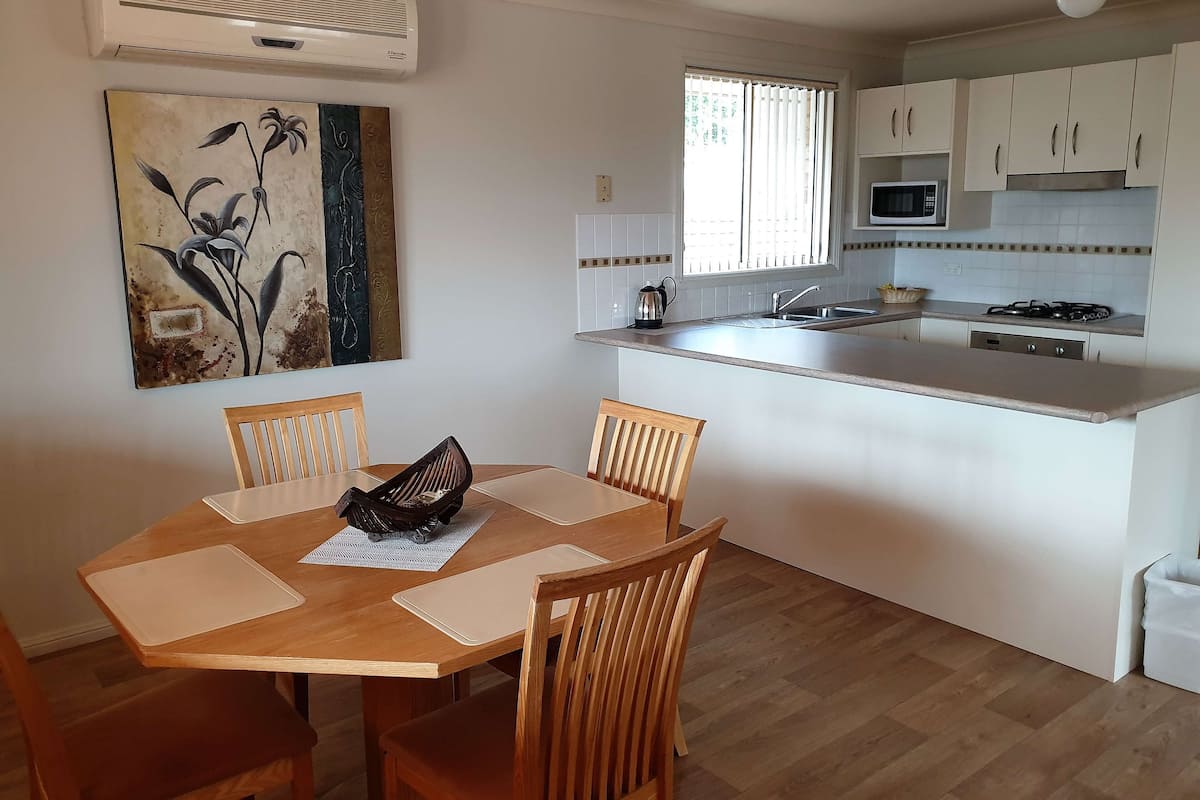 standard villa, multiple beds, non smoking, kitchen (walk-in shower, full kitchen) | private kitchen | mini-fridge, microwave, coffee/tea maker, electric kettle