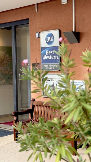 A hotel entrance with a sign reading "Best Western Hotel Nurnberg City West" and a number "6" above the door. - Best Western Hotel Nuernberg City West (Nuremberg)