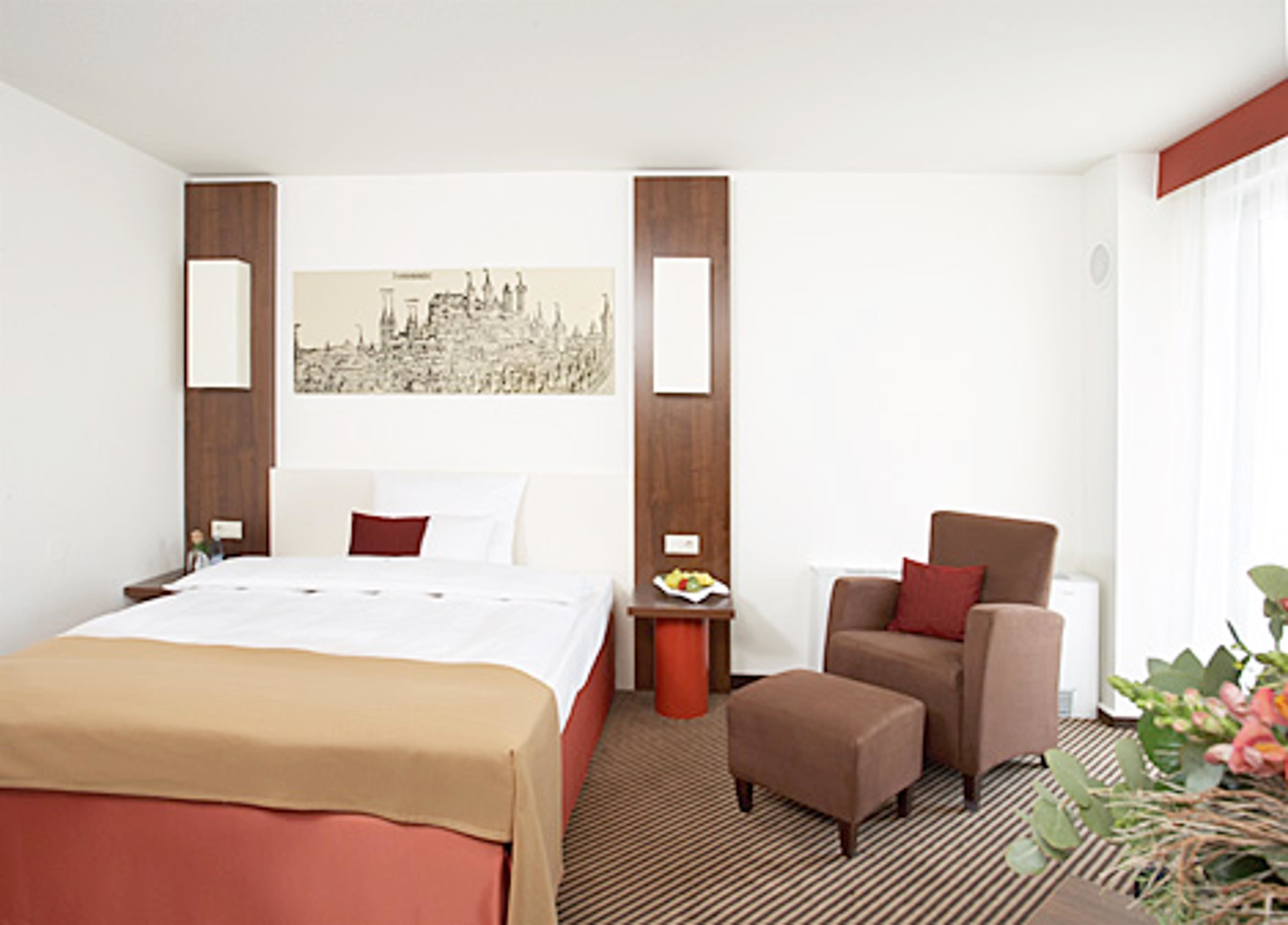 Hypo-allergenic bedding, in-room safe, desk, laptop workspace
