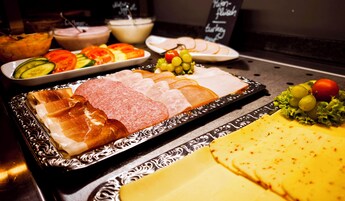 Tägliches Frühstücksbuffet gegen Gebühr