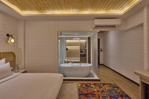 Wooden Cottage King | 埃及棉床单、高档床上用品、迷你吧、客房内保险箱